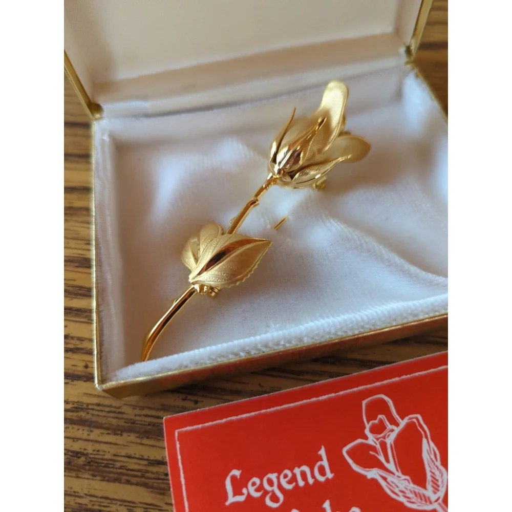 Very Nice Tacoa Vintage Christmas Gold Tone Rose Brooch